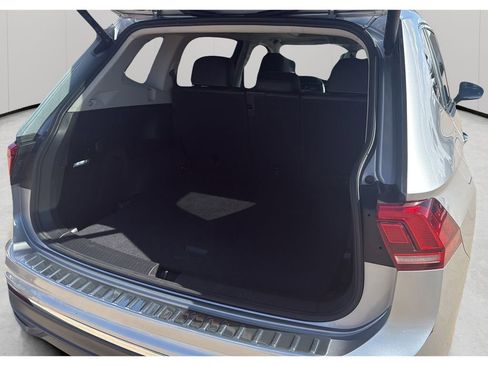 Used 2022 Volkswagen Tiguan SE AWD/4WD image 42