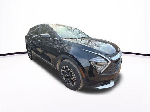 Used 2025 Kia Sportage LX image 2