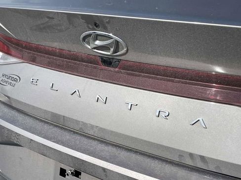 Used 2023 Hyundai Elantra SEL w/ Convenience Package image 6