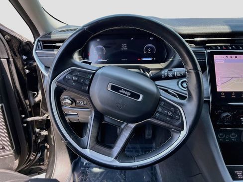 Used 2022 Jeep Grand Cherokee Limited AWD/4WD image 18