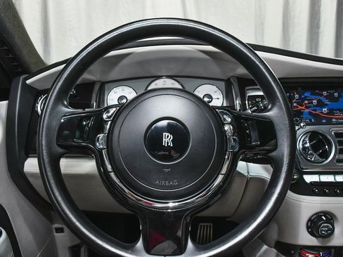 Used 2018 Rolls-Royce Ghost image 32