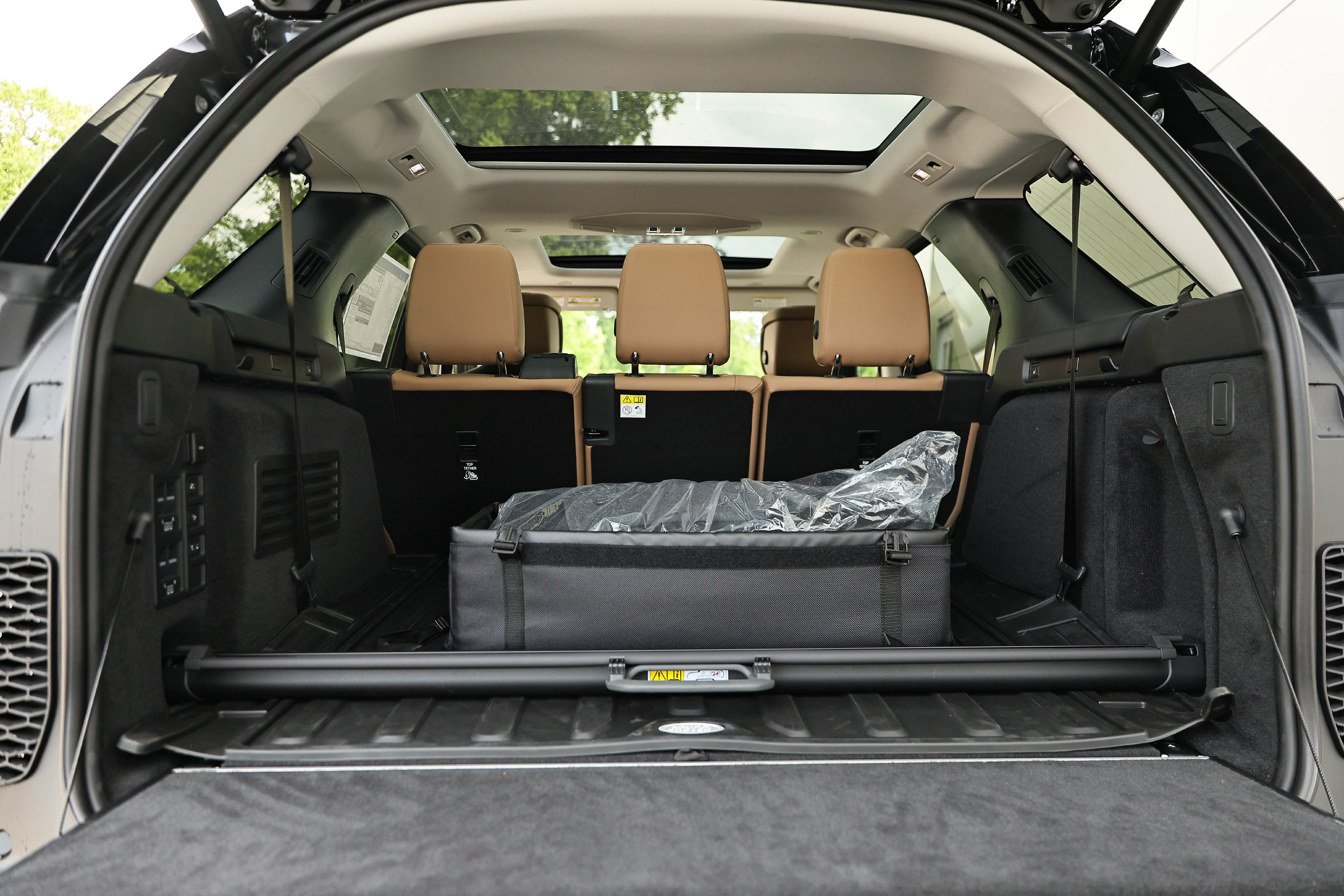 New 2026 Land Rover Discovery Limited Edition AWD/4WD image 47