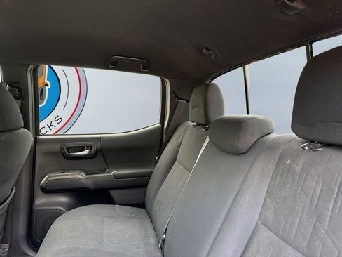 Used 2018 Toyota Tacoma TRD Sport image 18