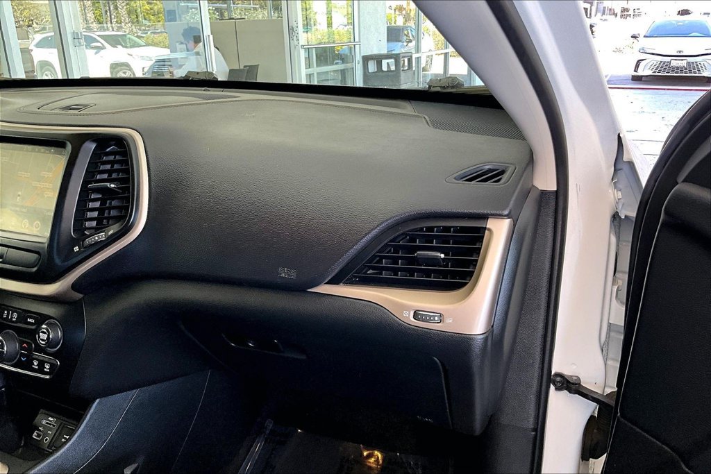 Used 2015 Jeep Cherokee Limited w/ Luxury Group AWD/4WD image 26