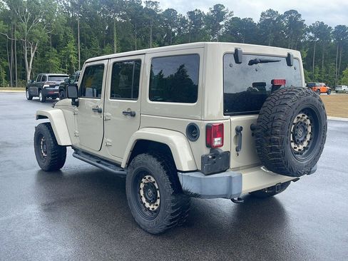 Used 2017 Jeep Wrangler Unlimited Sahara w/ Connectivity Group AWD/4WD image 5