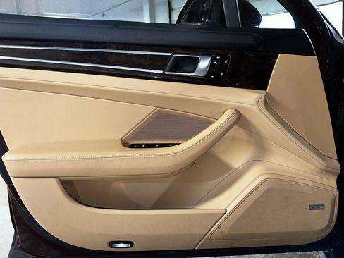 Used 2018 Porsche Panamera 4 image 20