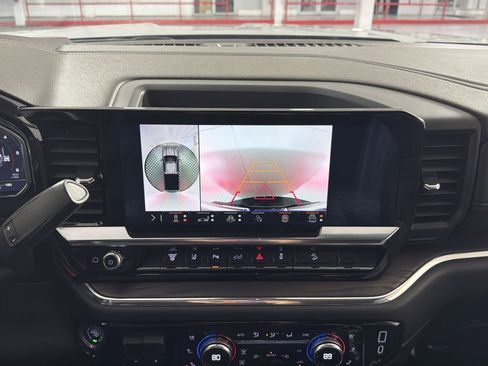 Used 2024 GMC Sierra 2500 SLT w/ SLT Premium Package image 19