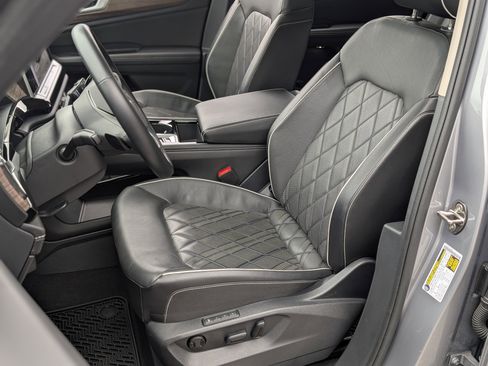 Used 2024 Volkswagen Atlas SEL Premium R-Line image 17