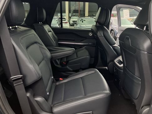 New 2026 Lincoln Navigator Reserve AWD/4WD image 18