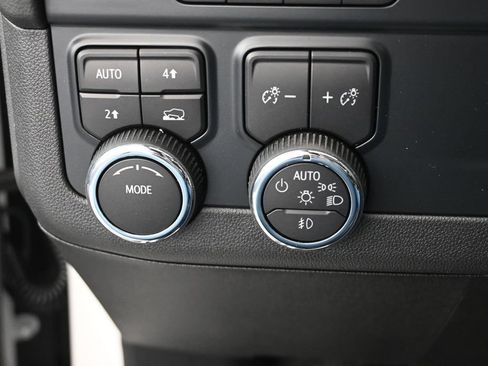 Used 2025 Chevrolet Suburban High Country AWD/4WD image 41