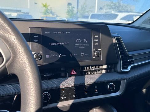 Certified 2025 Kia Sportage LX FWD image 7