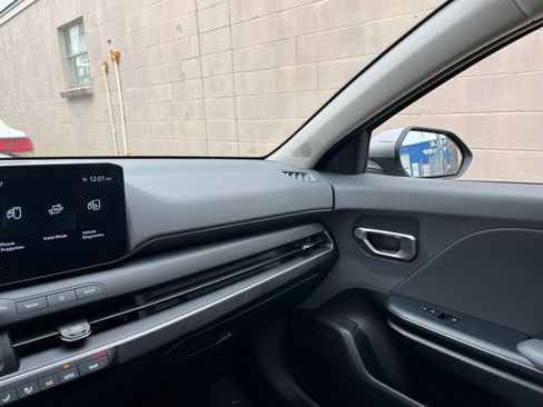 Used 2025 Kia K4 LXS image 34