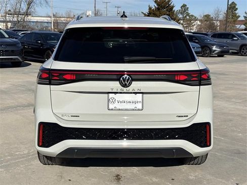 New 2026 Volkswagen Tiguan SEL R-Line image 3