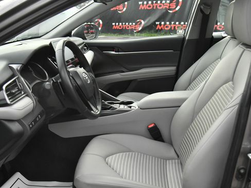 Used 2024 Toyota Camry SE image 18