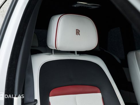 Used 2022 Rolls-Royce Cullinan w/ Technology Package AWD/4WD image 39