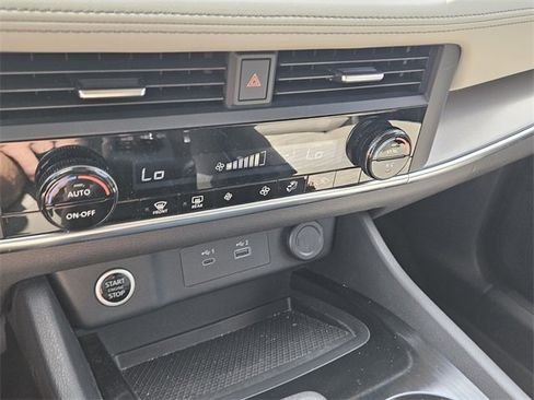 Used 2023 Nissan Rogue SV image 21