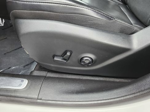 Used 2019 Jeep Cherokee Overland AWD/4WD image 26