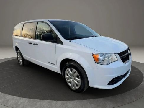 Used 2019 Dodge Grand Caravan SE FWD image 6