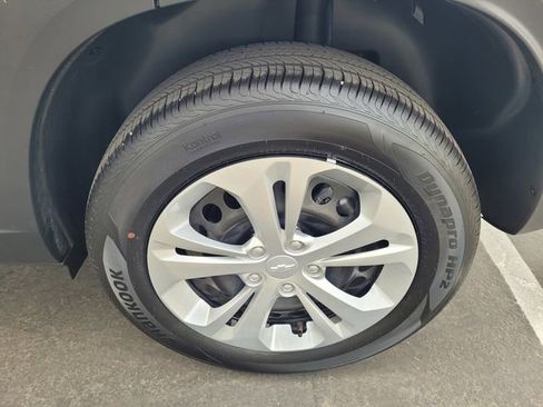 Used 2025 Chevrolet Trax LS image 24