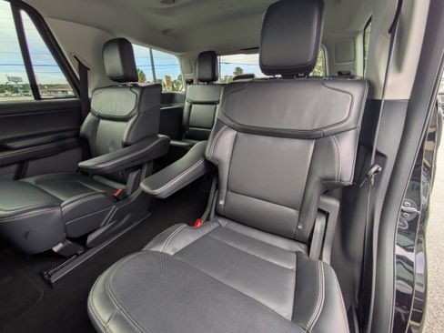 Used 2025 Ford Expedition Platinum AWD/4WD image 17