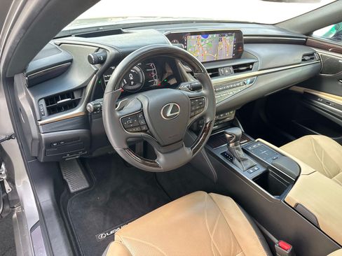 Used 2021 Lexus ES 300h Ultra Luxury w/ Accessory Package 2 FWD image 21
