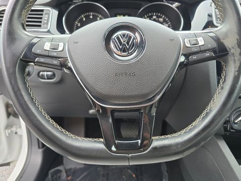 Used 2016 Volkswagen Jetta Sport FWD image 31