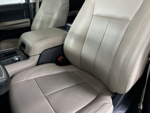 Used 2022 Ford Expedition Max XLT AWD/4WD image 19