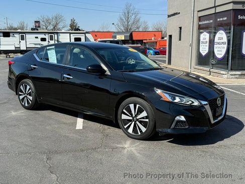 Used 2022 Nissan Altima 2.5 SV image 2
