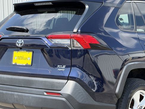 Used 2021 Toyota RAV4 XLE AWD/4WD image 11