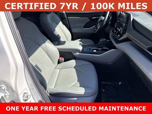 Used 2022 Toyota Highlander XLE AWD/4WD image 9