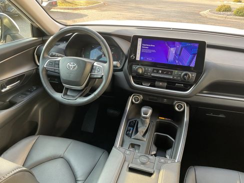 Used 2024 Toyota Grand Highlander XLE image 20