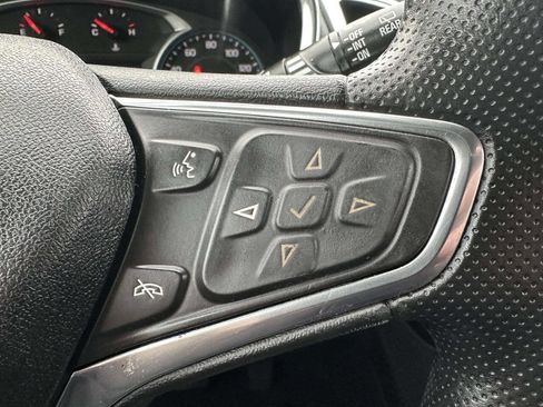 Used 2020 Chevrolet Equinox LT image 30