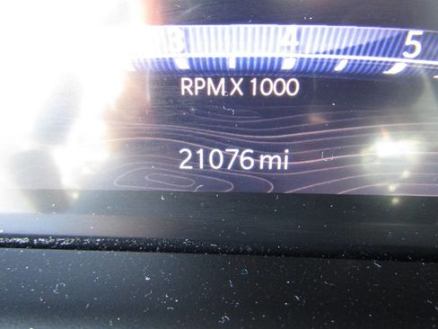 Used 2024 Jeep Grand Cherokee Limited w/ Black Appearance Package image 19