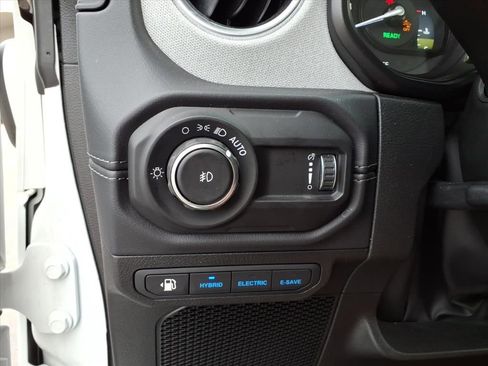 Certified 2025 Jeep Wrangler Unlimited Sahara image 14