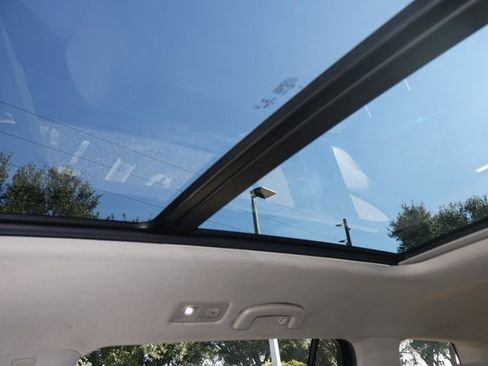 Certified 2022 Volkswagen Atlas SE image 28