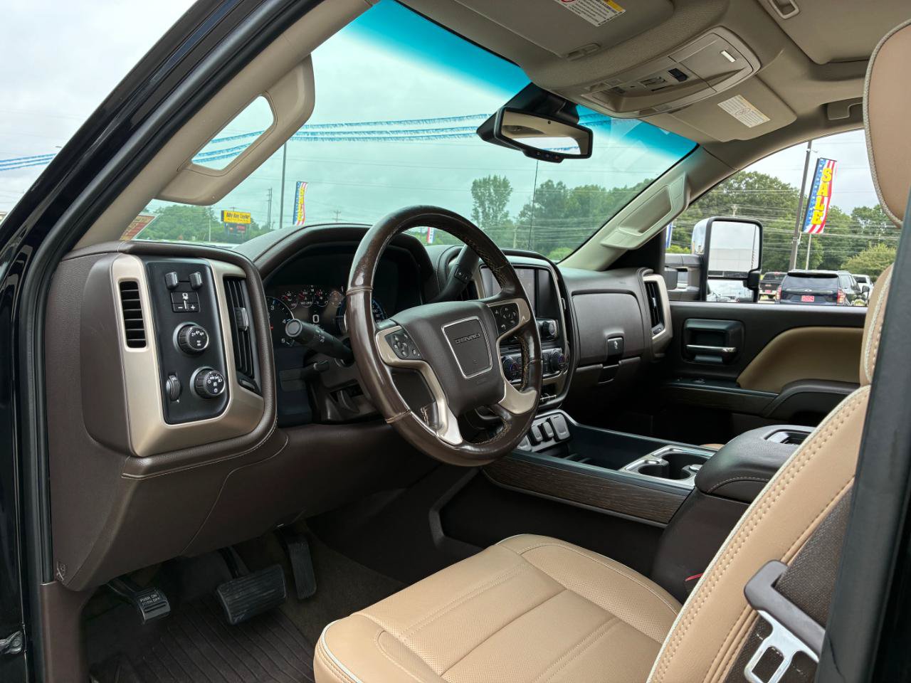 Used 2017 GMC Sierra 2500 Denali w/ Duramax Plus Package AWD/4WD image 14