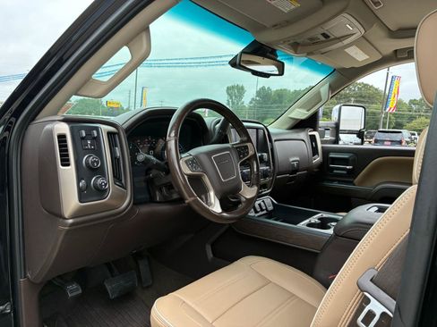 Used 2017 GMC Sierra 2500 Denali w/ Duramax Plus Package AWD/4WD image 14