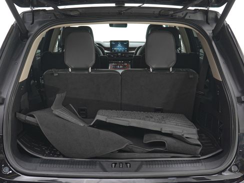 Used 2024 Lincoln Aviator Reserve w/ Equipment Group 201A image 9