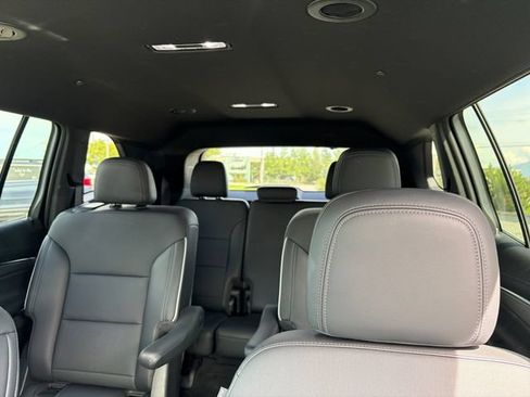 Used 2025 Buick Enclave Preferred AWD/4WD image 30
