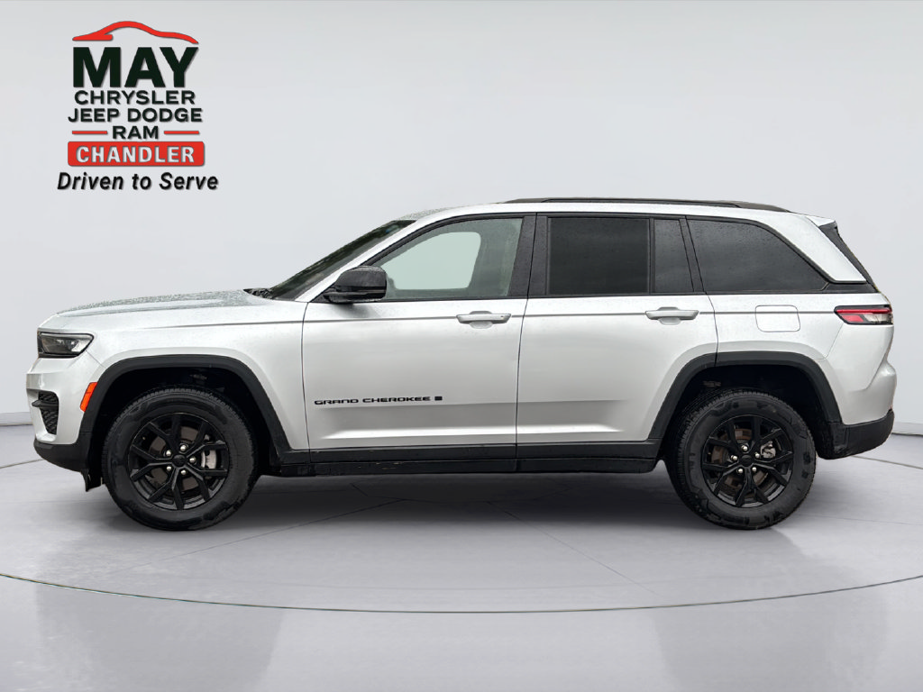 Used 2024 Jeep Grand Cherokee Altitude AWD/4WD image 4
