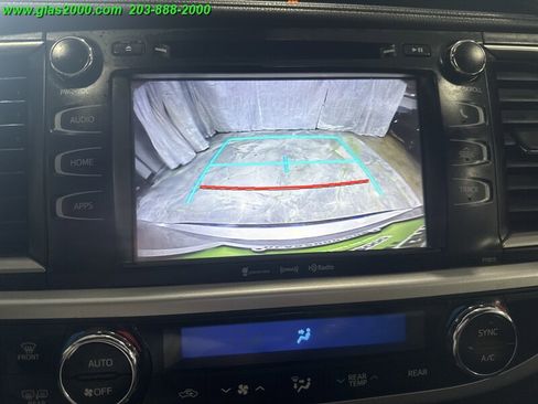 Used 2019 Toyota Highlander LE image 11