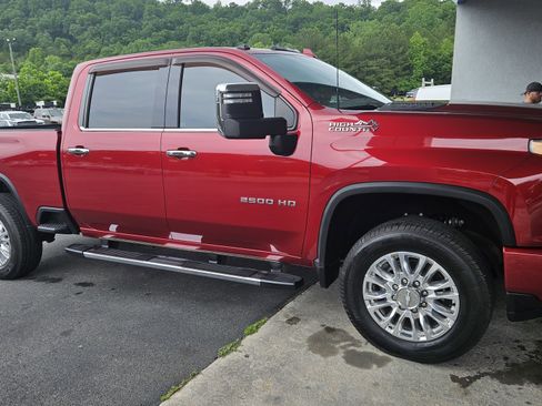 Used 2020 Chevrolet Silverado 2500 High Country w/ Technology Package AWD/4WD image 5