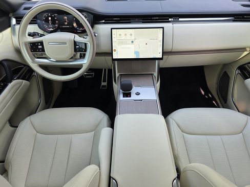 Certified 2025 Land Rover Range Rover Autobiography AWD/4WD image 4
