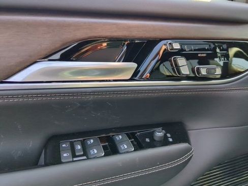 New 2024 Jeep Grand Wagoneer Series I AWD/4WD image 13