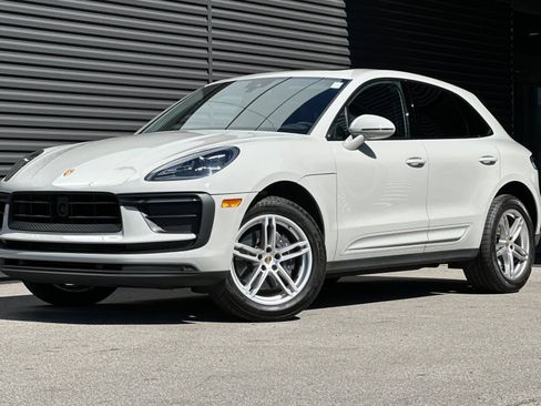 Used 2025 Porsche Macan AWD/4WD image 1
