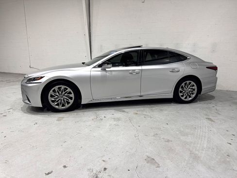 Used 2018 Lexus LS 500 w/ Accessory Package (Z1) RWD image 23