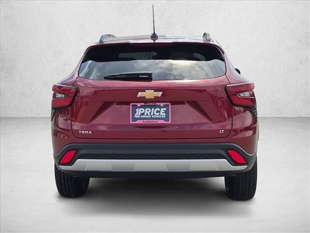 Used 2025 Chevrolet Trax LT FWD image 7