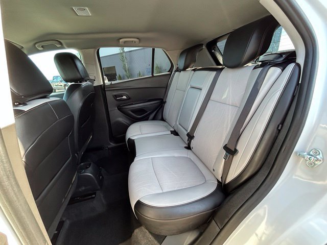 Used 2022 Chevrolet Trax LT w/ LT Convenience Package AWD/4WD image 36
