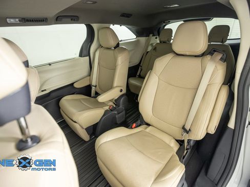 Used 2024 Toyota Sienna Limited AWD/4WD image 32