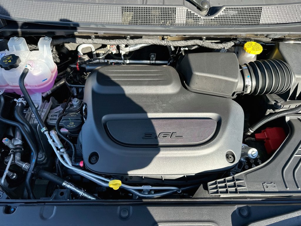 New 2027 Chrysler Pacifica Select FWD image 36